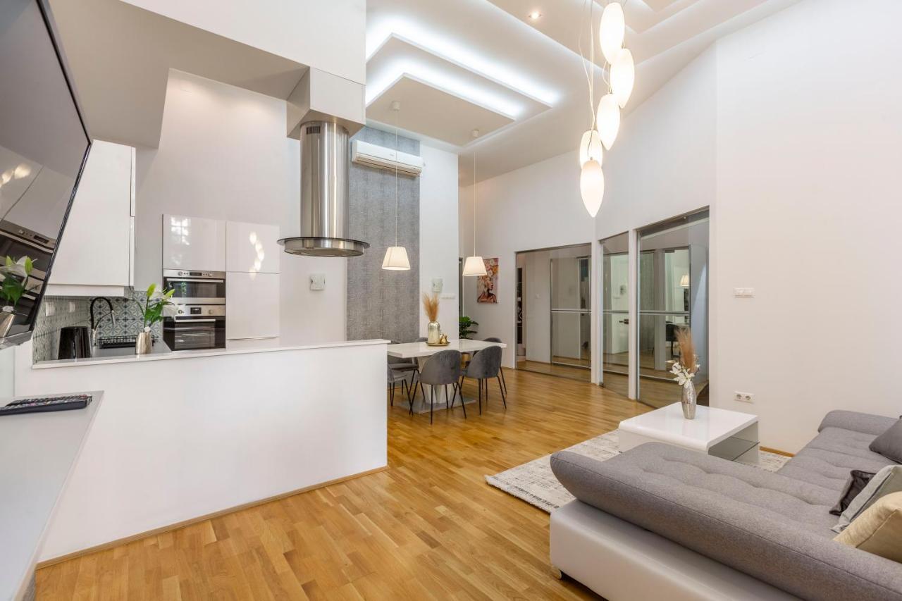 Luxurious & Spacious Downtown Residence In Liszt Ferenc Square Budapest Exterior photo