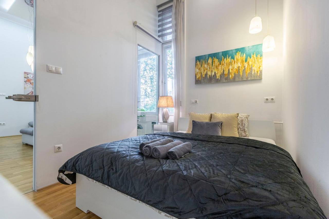 Luxurious & Spacious Downtown Residence In Liszt Ferenc Square Budapest Exterior photo